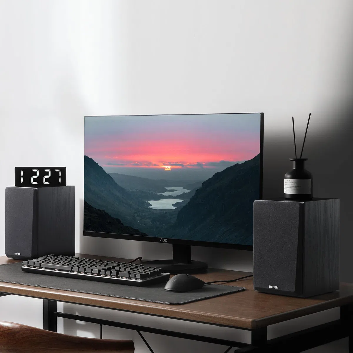 Edifier R990BT Enceintes Bluetooth pour Ordinateur – Enceinte de bibliothèque Active 2.0 – Moniteur de Studio alimenté pour PC, Smartphone, Tablette, boîtier en MDF, 24 W RMS (Paire)