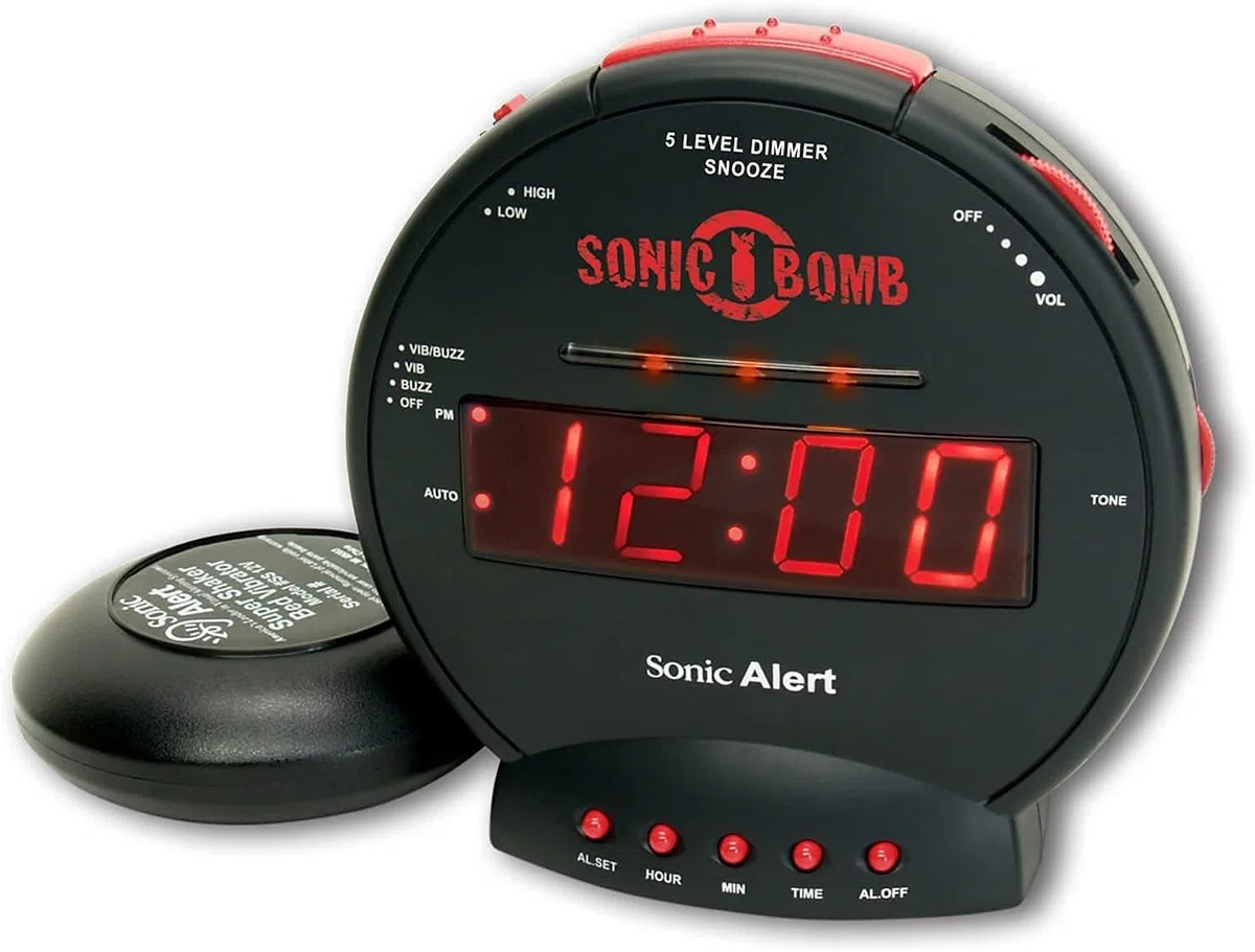 Geemarc Sonic Bomb - Réveil avec Alarme Super Puissante, Coussin Vibrant et Fonction Répétition de Sonnerie - Pour les Personnes Malentendantes et les Gros Dormeurs - Version FR