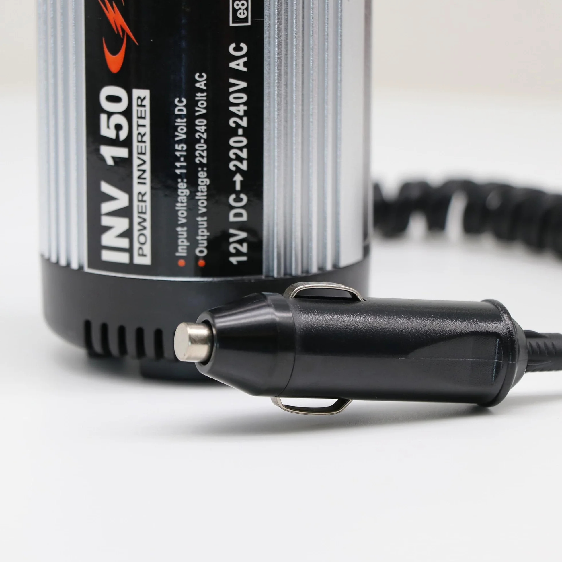 Schumacher Electric INV150 - Convertisseur 300W, 12V à 220V/240V - Onduleur pour Voiture - Prise Allume-Cigare avec Adaptateur de Chargeur Rapide et USB - Chargez Smartphone, Tablette, Ordinateur