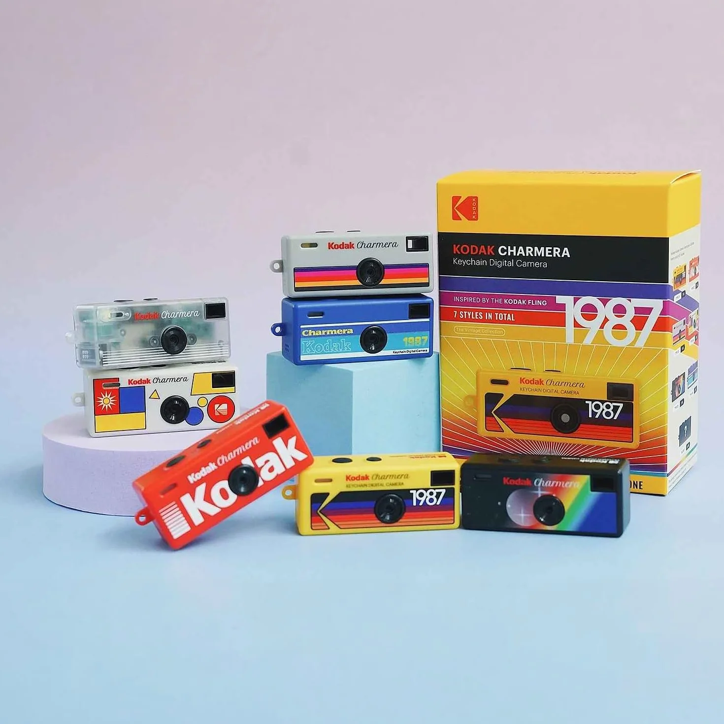 Kodak Charmera - Porte-clés avec appareil photo numérique (boîte aveugle de style aléatoire, appareil unique) avec pack de carte mémoire de 32 Go (2 articles)